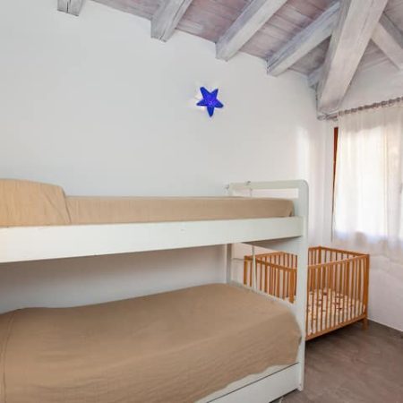 b7232670-c478-4ca2-8c70-849b5e6bd47b